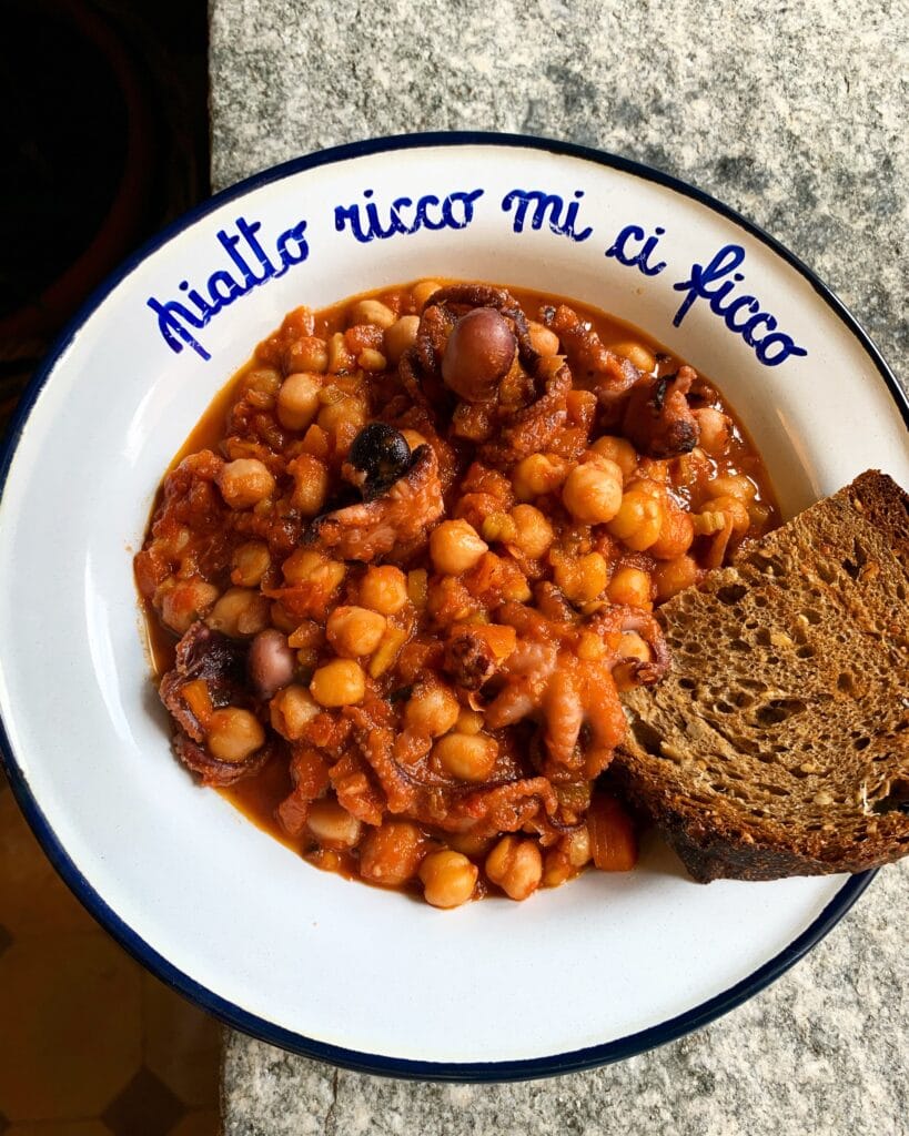 Zuppetta di moscardini e ceci con crostone all’aglio | Bananna Kitchen 1ef5e0d5 53e7 4f04 b30b 13dba7b09a7b | Bananna Kitchen