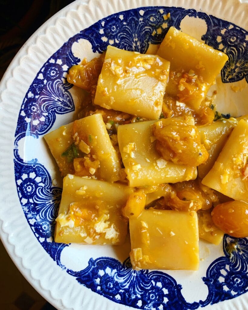Paccheri con pomodorini gialli, fiori di zucca e ricotta salata | Bananna Kitchen 297bcdbf 5bcb 4fb2 8435 e5802939e4c0 | Bananna Kitchen