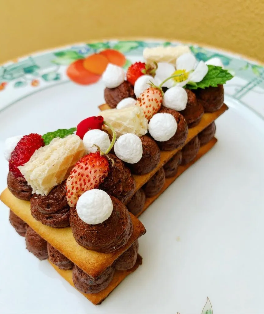 Cream tart super scenografica | Bananna Kitchen 43e5d0a4 a092 476a af66 53d64aecec15 | Bananna Kitchen