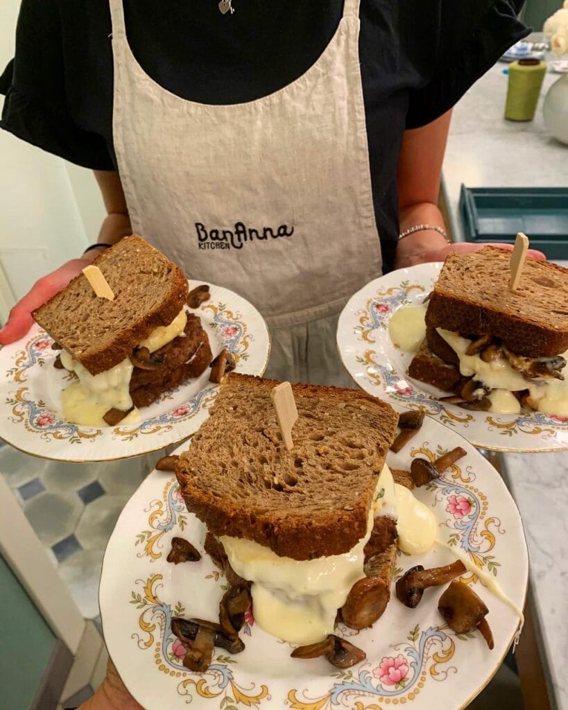 Hamburger con tomino, pioppini e timo | Bananna Kitchen 83da74ed 9168 48d0 b455 8fbf86cdcfaf | Bananna Kitchen