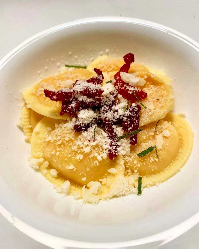 Ravioli di zucca con guanciale | Bananna Kitchen 8F1978BF 6FF2 462A B265 6B4681DD8082 | Bananna Kitchen