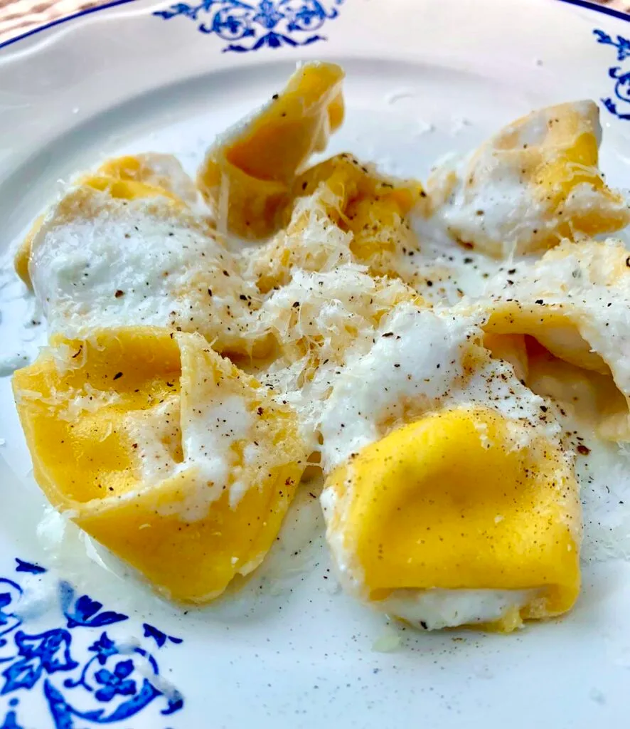 Tortelloni cacio e pepe | Bananna Kitchen d691a1e8 4afc 4a73 80c5 ef727f761926 1 | Bananna Kitchen