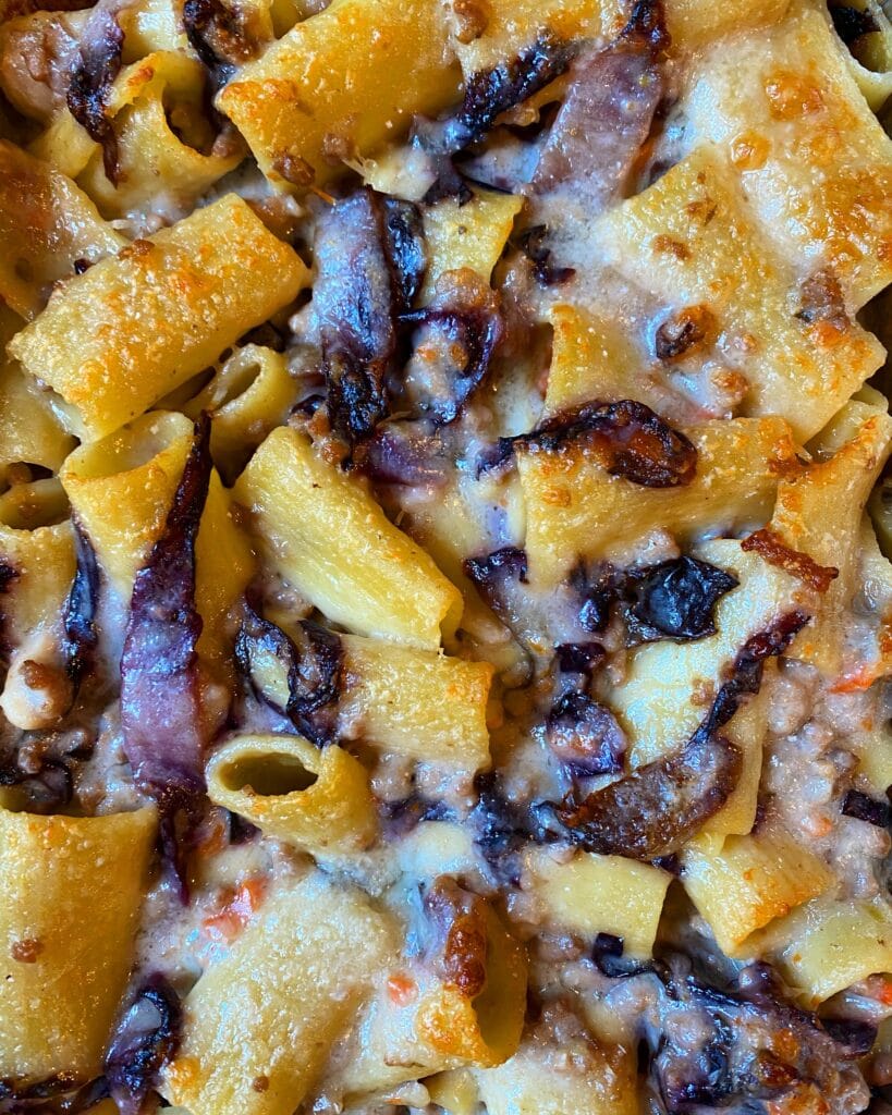 Rigatoni al forno con radicchio e ragù bianco | Bananna Kitchen dcb46beb 9138 495b 839a 92466f1f183e | Bananna Kitchen