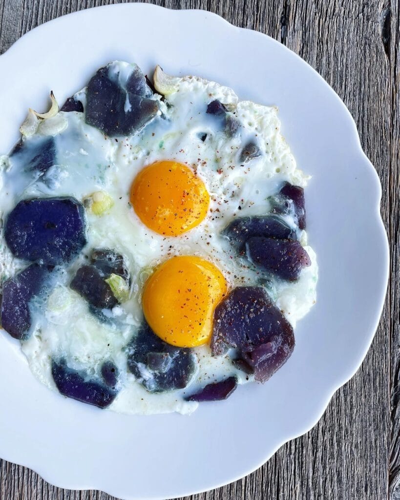 Uova al palet con patate viola e castelmagno | Bananna Kitchen e4e91e81 436f 4b73 9125 d6143384c881 | Bananna Kitchen