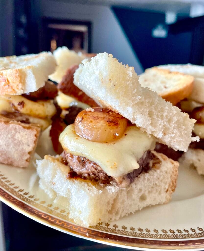 Mini burger rustici con cipolline in agrodolce | Bananna Kitchen img 2858 1 | Bananna Kitchen