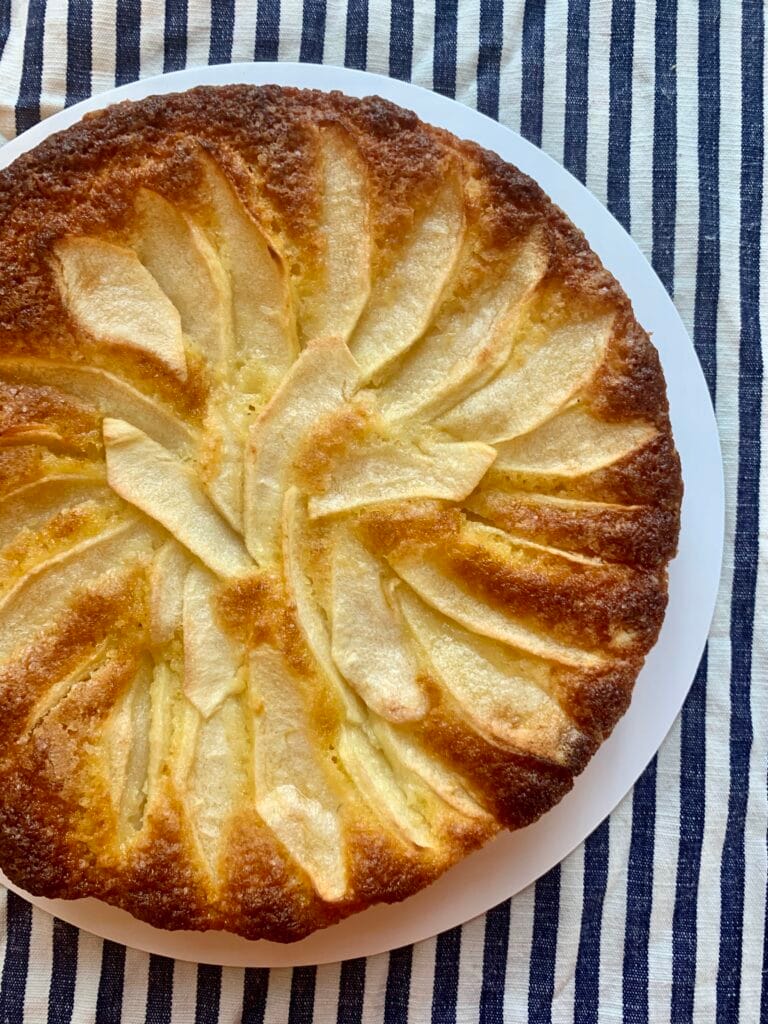 Torta yogurt e mele | Bananna Kitchen img 3222 1 | Bananna Kitchen