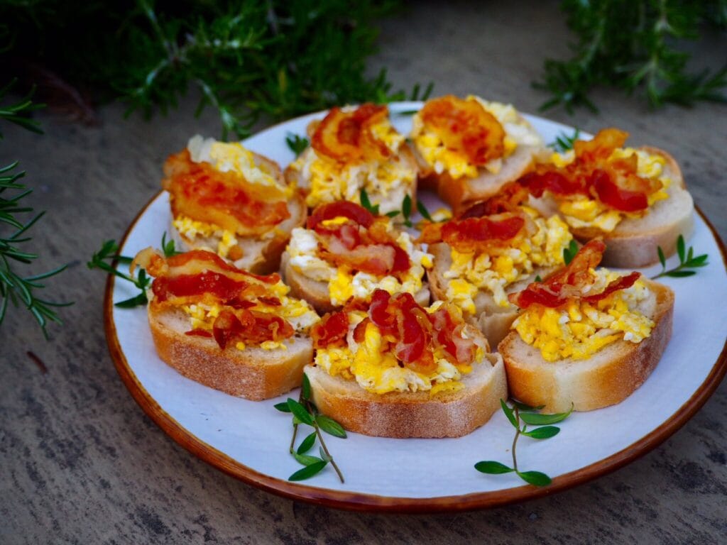 Crostini uova e bacon | Bananna Kitchen img 4988 | Bananna Kitchen